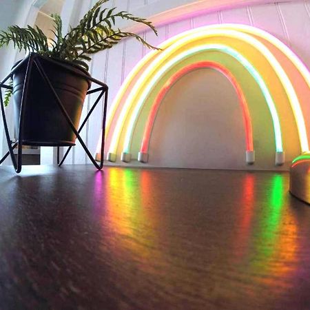 Somewhere Over The Rainbow Loft With Ac הילו מראה חיצוני תמונה